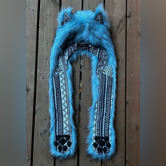 Sample Ice Husky Spirithood - Picture 2 of 3